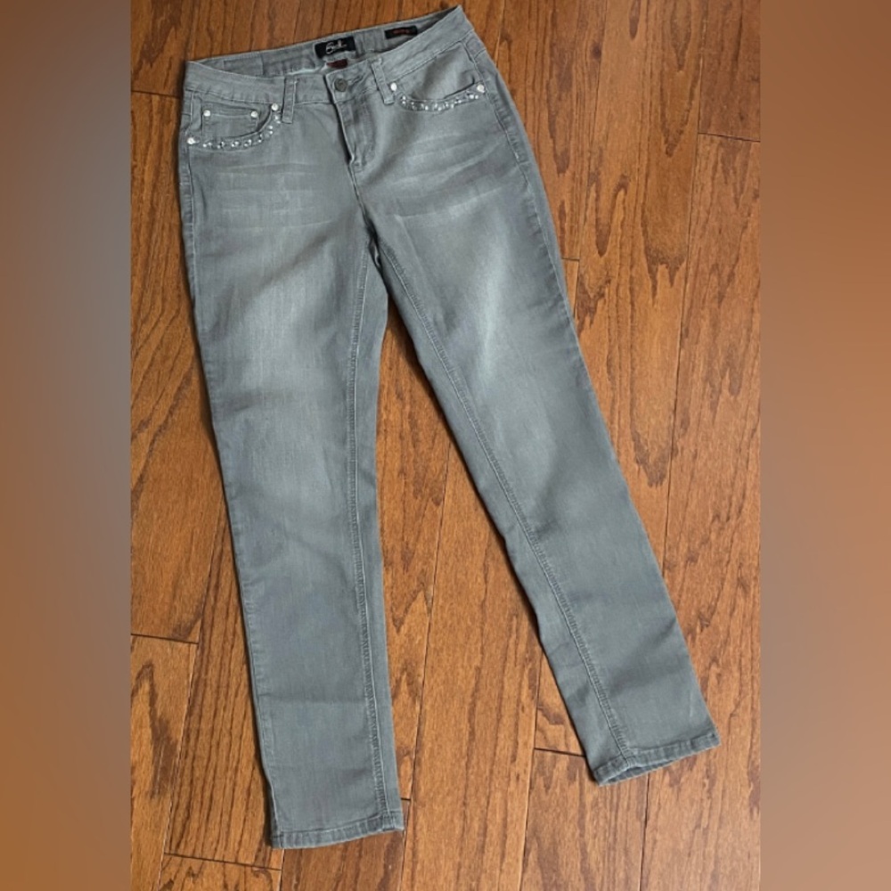 Earl jeans Gray with rhinestone pockets- size 6